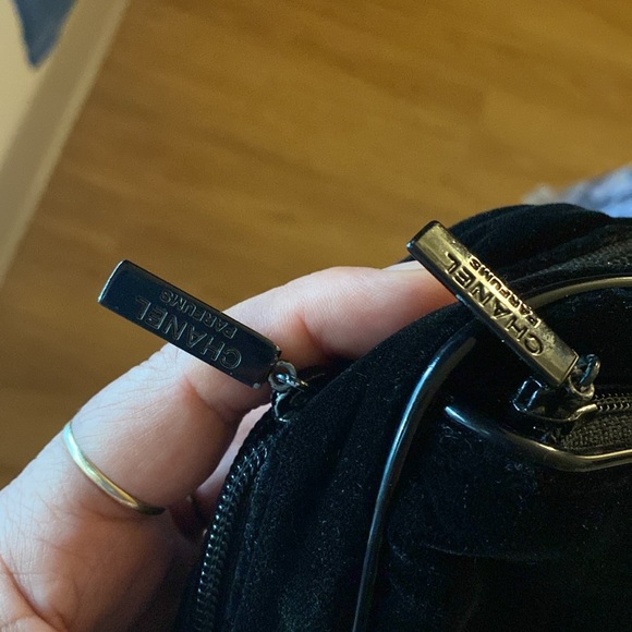 Chanel cosmetic bag - Picture 7 of 9